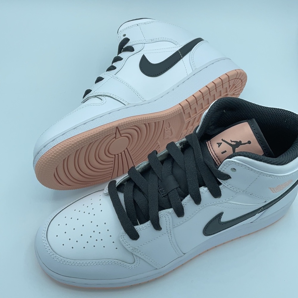 NIKE Air Jordan 1 MID Arctic Orange GS 554725-180 - Picture 9 of 11
